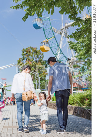 3人家庭,家庭旅行,主題公園,遊樂園 3人家庭,家庭旅行,主題公園,遊樂園 31936377