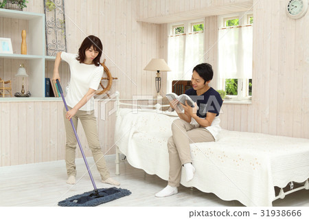 A newlywed couple 31938666