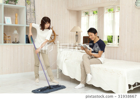 A newlywed couple 31938667