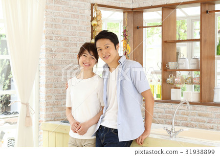 A newlywed couple 31938899