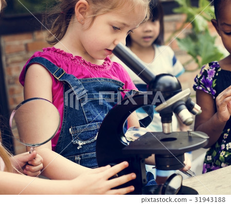 Group of children learning science by microscope 31943188
