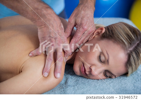 Woman receiving shoulder massage from physiotherapist Woman receiving shoulder massage from physiotherapist 31946572