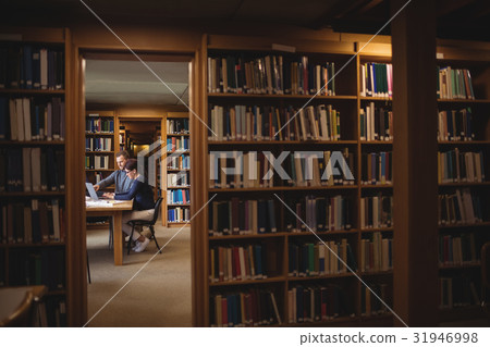 Mature students working together in college library 31946998