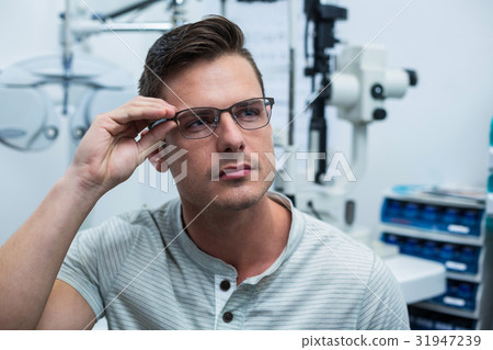 Close-up of patient trying spectacles 31947239