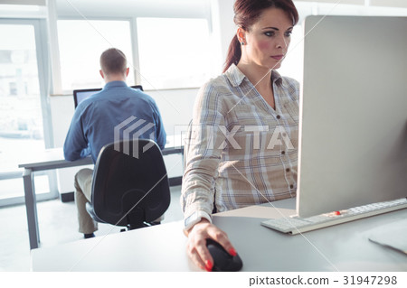 Mature students using computer 31947298