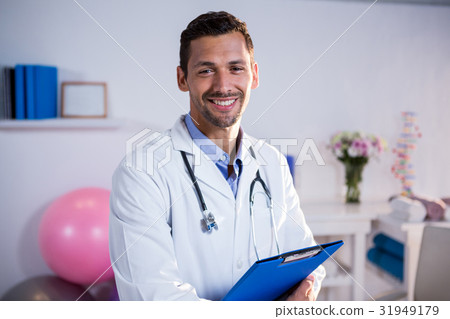 Physiotherapist holding clipboard Physiotherapist holding clipboard 31949179