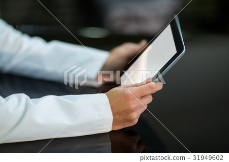 Optometrist using digital table Optometrist using digital table 31949602