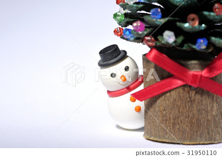Trees and snowmen 31950110
