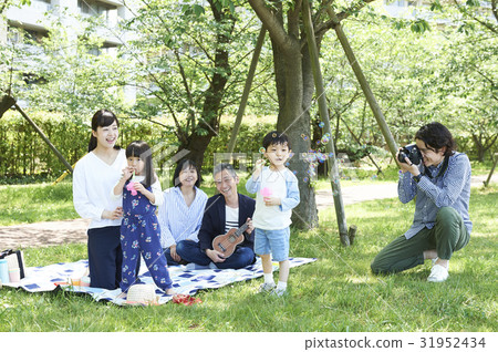 Third generation family 31952434