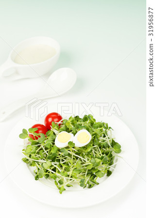 Salad with crayfish radish Salad with crayfish radish 31956877