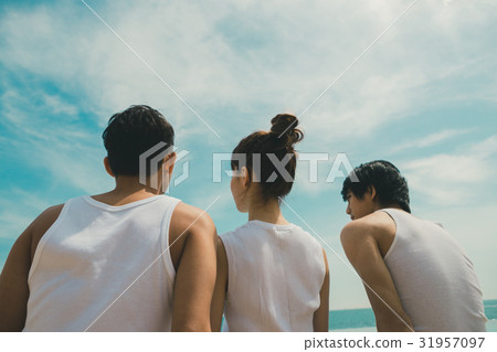 man and woman, men and woman, back view 31957097