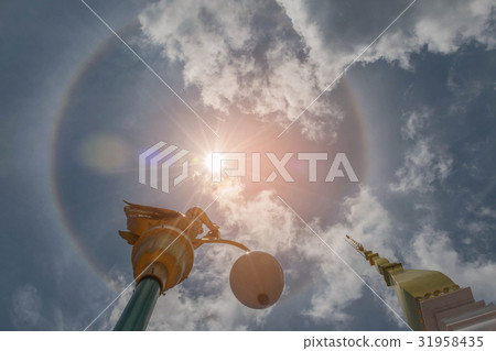 Abstract soft blurred and soft focus sun halo with Abstract soft blurred and soft focus sun halo with 31958435
