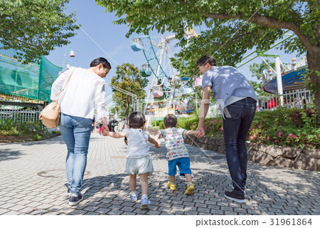 4人家庭，家庭旅行，主題公園，遊樂園 31961864