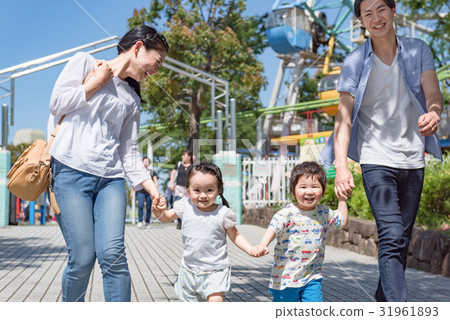 4人家庭，家庭旅行，主題公園，遊樂園 31961893