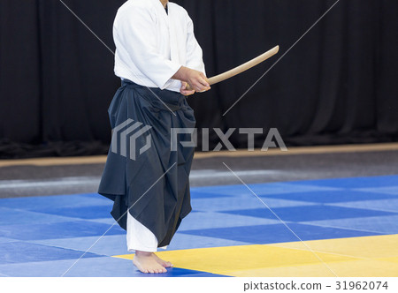 Sensei demonstrates a sword technique Sensei demonstrates a sword technique 31962074