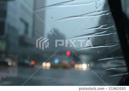 heavy rain day in the car 31962085