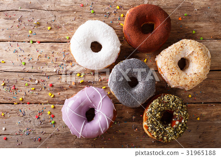 圖庫照片: multicolored donuts with fillings close-up