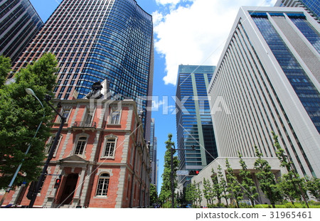 Mitsubishi Ichigokan and the Marunouchi building group 31965461