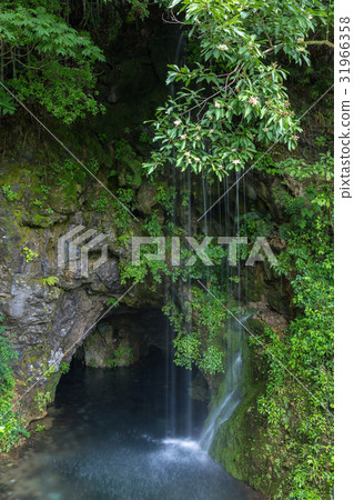 Inazumi underwater cave entrance Inazumi underwater cave entrance 31966358