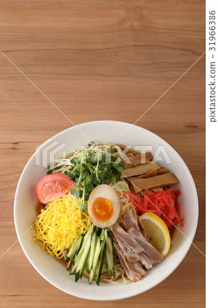 chilled Chinese noodles  31966386
