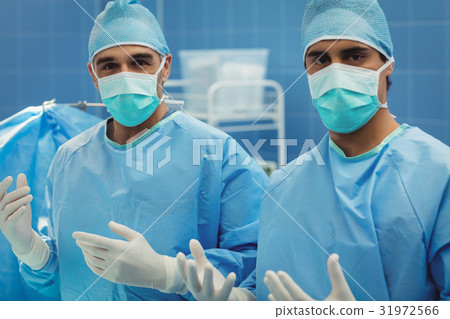 Portrait of male surgeons preparing for operation in operation room 31972566