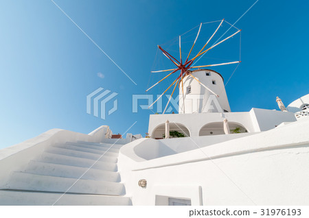 Windmill at Oia, Santorini, Greece. 31976193