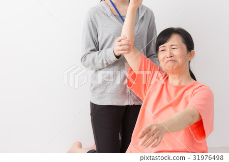 Stretching exercise 31976498