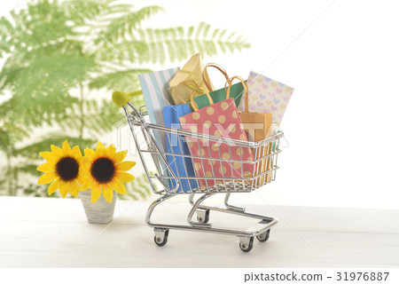 Summer shopping 31976887