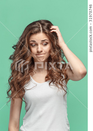 The young woman's portrait with thoughtful 31978746