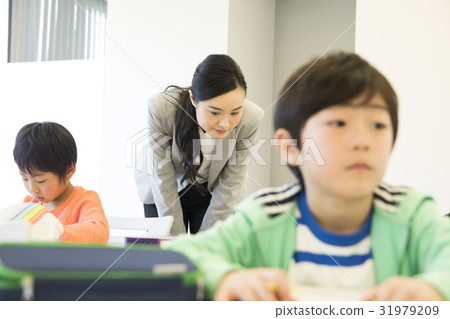 Teacher and elementary school student 31979209