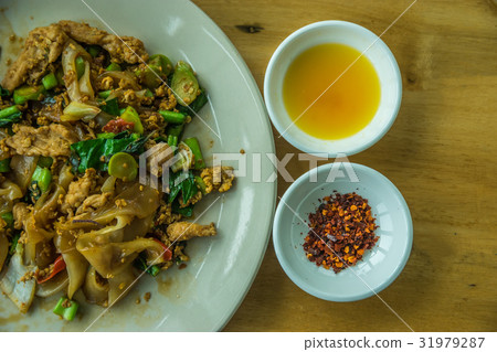 Thai style fried noodle with dried, vinegar chilly Thai style fried noodle with dried, vinegar chilly 31979287