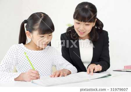 Students studying 31979607