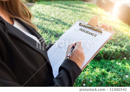 Business women sign the insurance contract 31980542