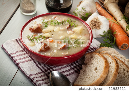 Sour soup made of rye flour 31982211