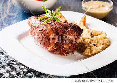 Pork knuckle with fried sauerkraut 31982230