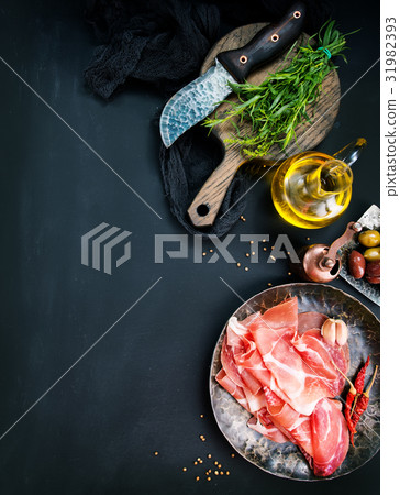 Prosciutto Prosciutto 31982393