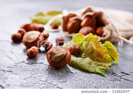 hazelnuts 31982647