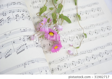 Sheet music and flowers 31982717