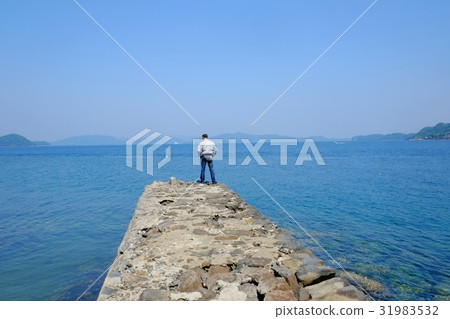 Men standing at the beach 31983532