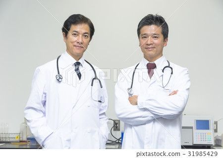 同步擺在實驗室的醫生 31985429