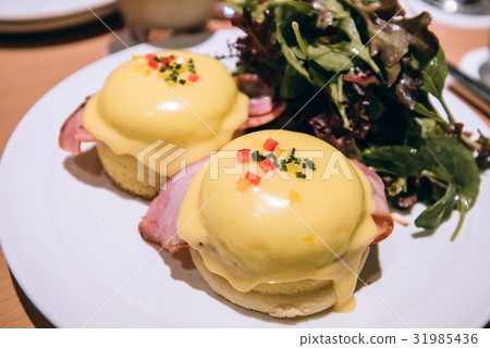 Benedict Egg, Ham, Salad, Benny Dick Egg, Ham, Salad 31985436