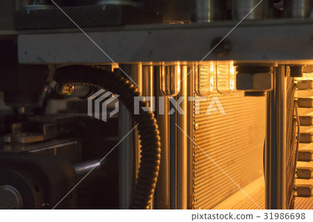 The operation of  plastic bottle  blowing machine 31986698