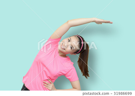 Pretty woman in the fitness class Pretty woman in the fitness class 31986699
