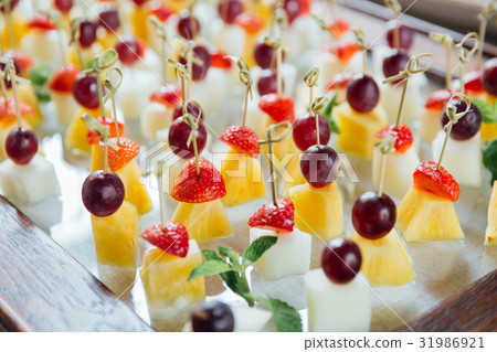 Set of delicious canapes with strawberry Set of delicious canapes with strawberry 31986921