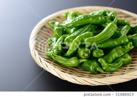 green pepper 31986923