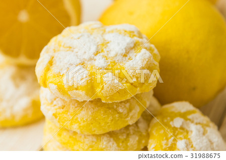 Citrus cookies with cream cheese and vanilla 31988675