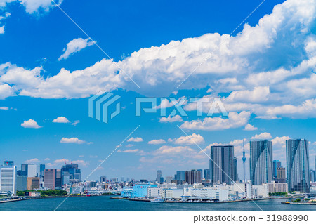 “東京都”白雲和城市景觀“初夏” 31988990