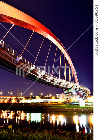 風景 河 橋 夜景 夜色 天空 台北 台灣 觀光 燈光 彩虹橋 路燈 彎曲 光影 倒影 夜空 霓虹 31990251