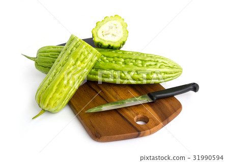 圖庫照片: fresh green bitter cucumber