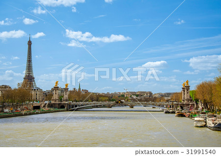 Alexander bridge over river Seine in Paris Alexander bridge over river Seine in Paris 31991540